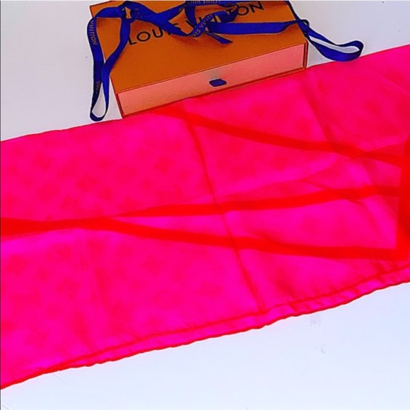 Authentic Louis Vuitton 2002 LE Robert Wilson Fluo Monogram Fuchsia Silk Scarf - Picture 2 of 9